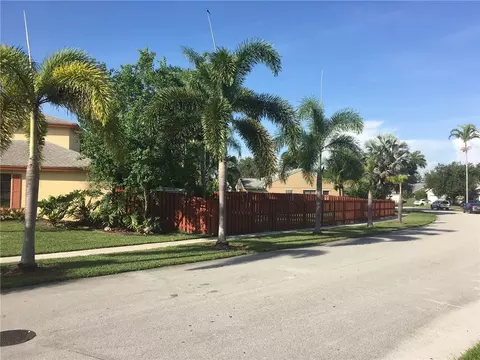 1317 SW 151st Ave, Sunrise, FL 33326 photo 2