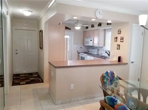 801 Pine Dr #10, Pompano Beach, FL 33060 photo 4