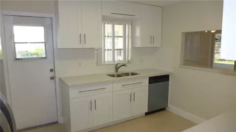 6911 SW 26th Ct, Miramar, FL 33023 photo 12