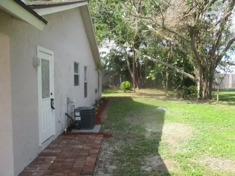 7 NE 45th St, Pompano Beach, FL 33064 photo 10