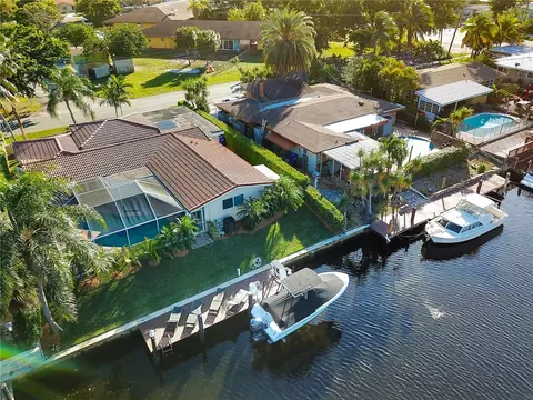 131 SE 9th Ct, Pompano Beach, FL 33060 photo 3