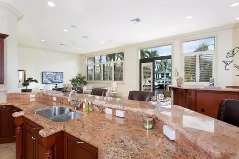 4910 NE 28th Ave, Lighthouse Point, FL 33064 photo 9