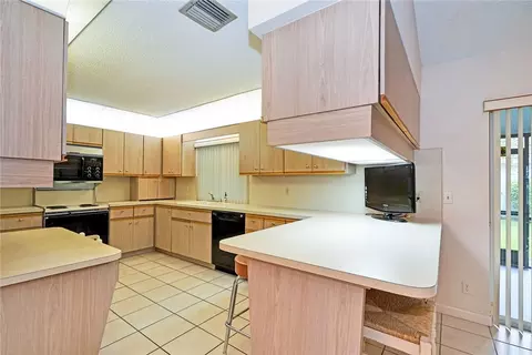 5341 Pine Cir, Coral Springs, FL 33067 photo 8