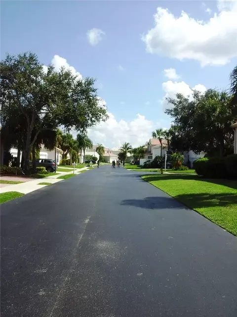 3470 E Greenview Ter E, Margate, FL 33063 photo 4