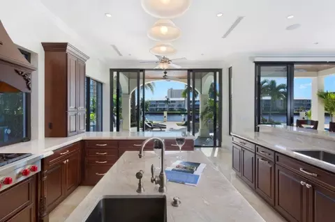 1060 NE 28th Ter, Pompano Beach, FL 33062 photo 10