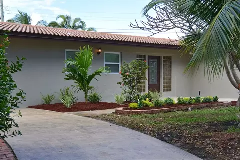 2221 NE 49th St, Lighthouse Point, FL 33064 photo 1