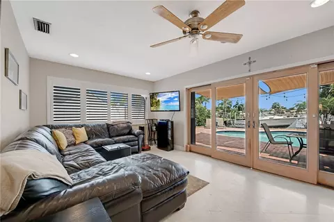 241 SE 3rd St, Pompano Beach, FL 33060 photo 16