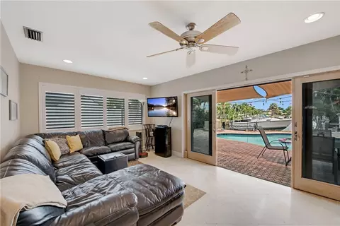 241 SE 3rd St, Pompano Beach, FL 33060 photo 7