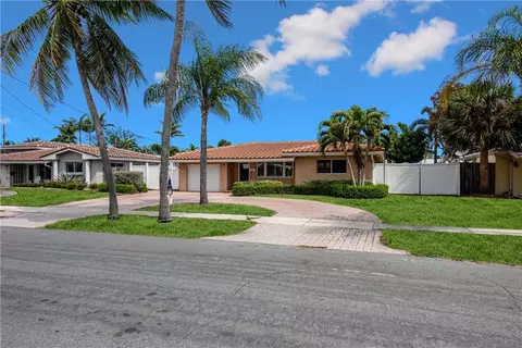 241 SE 3rd St, Pompano Beach, FL 33060 photo 2