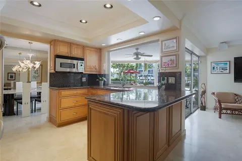 2702 NE 3rd St, Pompano Beach, FL 33062 photo 9