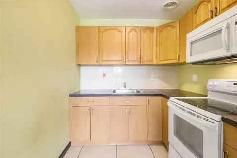 4331 NE 15th Ter, Pompano Beach, FL 33064 photo 2