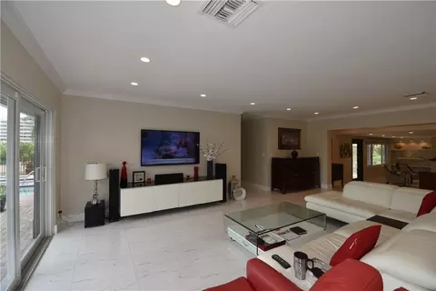 2761 NE 3rd St, Pompano Beach, FL 33062 photo 8