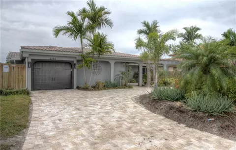 2761 NE 3rd St, Pompano Beach, FL 33062 photo 2