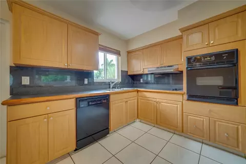 268 SE 3rd Ter, Pompano Beach, FL 33060 photo 19