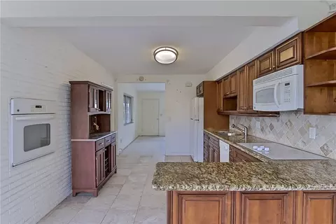 140 SE 3rd St, Pompano Beach, FL 33060 photo 9