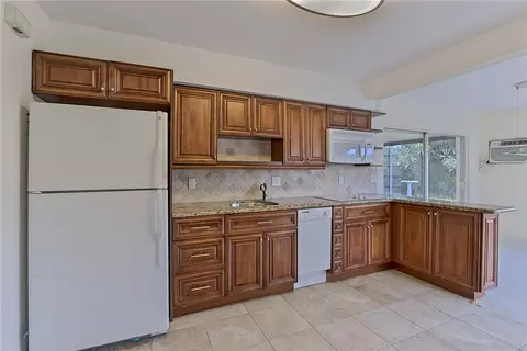 140 SE 3rd St, Pompano Beach, FL 33060 photo 5