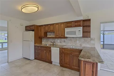 140 SE 3rd St, Pompano Beach, FL 33060 photo 11