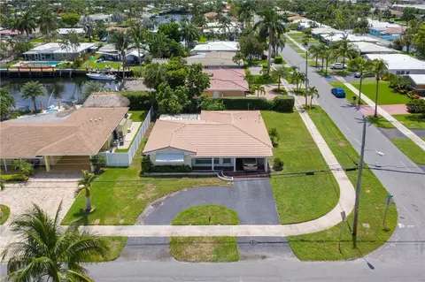 140 SE 3rd St, Pompano Beach, FL 33060 photo 2