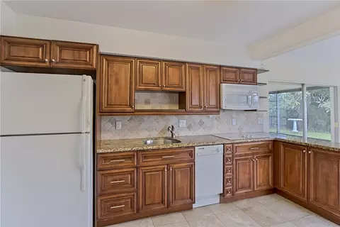 140 SE 3rd St, Pompano Beach, FL 33060 photo 12