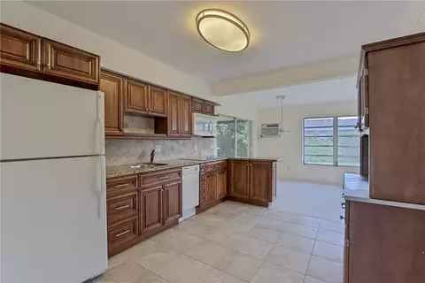 140 SE 3rd St, Pompano Beach, FL 33060 photo 7
