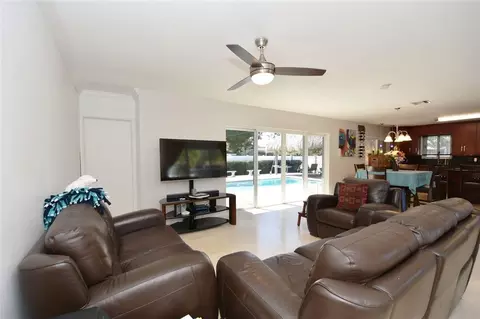 140 SE 6th Ct, Pompano Beach, FL 33060 photo 10