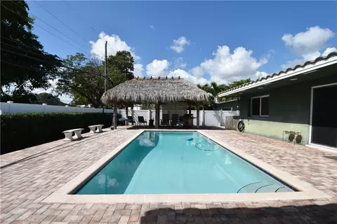 140 SE 6th Ct, Pompano Beach, FL 33060 photo 4