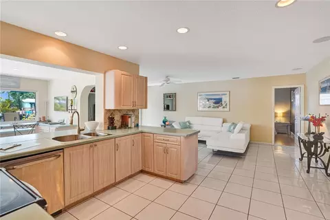 1300 SE 3rd Ter, Pompano Beach, FL 33060 photo 21