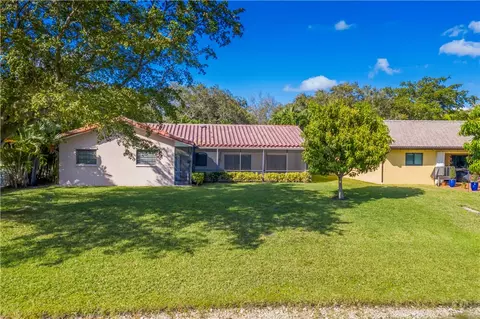 8530 Dundee Ter, Miami Lakes, FL 33016 photo 4