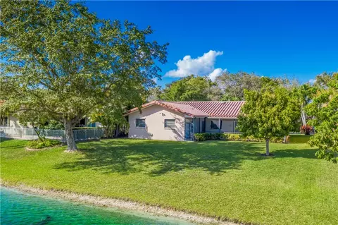 8530 Dundee Ter, Miami Lakes, FL 33016 photo 34