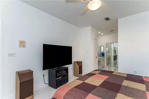 8530 Dundee Ter, Miami Lakes, FL 33016 photo 18