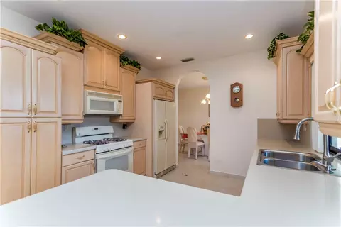 8530 Dundee Ter, Miami Lakes, FL 33016 photo 12