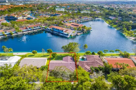 8530 Dundee Ter, Miami Lakes, FL 33016 photo 2