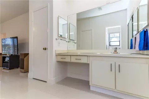 8530 Dundee Ter, Miami Lakes, FL 33016 photo 20