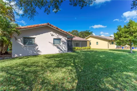 8530 Dundee Ter, Miami Lakes, FL 33016 photo 35