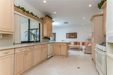 8530 Dundee Ter, Miami Lakes, FL 33016 photo 11