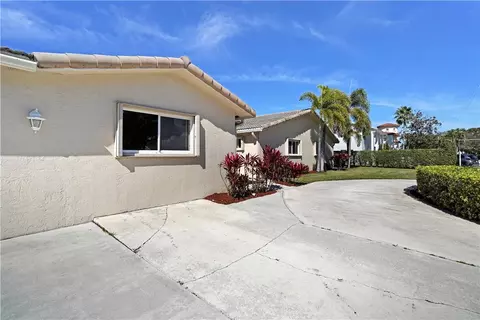 1 Saint Cloud Ln, Boca Raton, FL 33431 photo 2