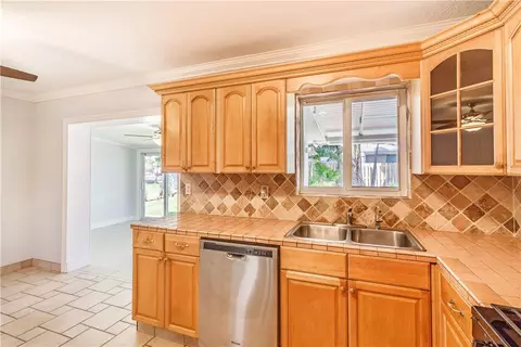 261 SE 3rd St, Pompano Beach, FL 33060 photo 17