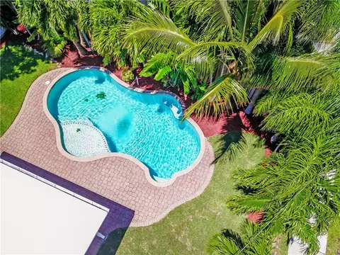 261 SE 3rd St, Pompano Beach, FL 33060 photo 2