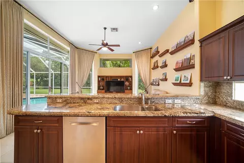 7040 NW 68th Dr, Parkland, FL 33067 photo 12