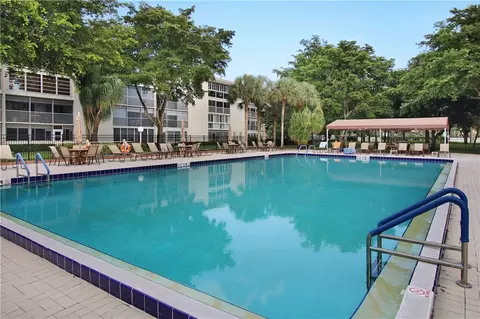 2004 Granada Dr #E4, Coconut Creek, FL 33066 photo 2
