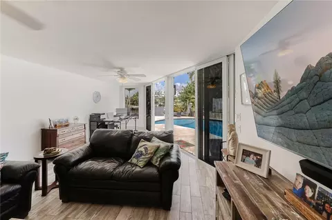 341 SE 3rd St, Pompano Beach, FL 33060 photo 9