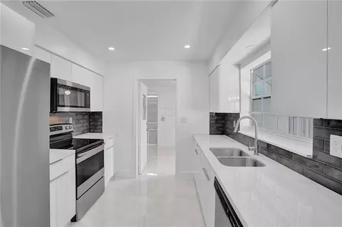 361 SE 8th Ct, Pompano Beach, FL 33060 photo 18