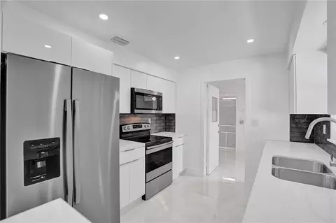 361 SE 8th Ct, Pompano Beach, FL 33060 photo 17