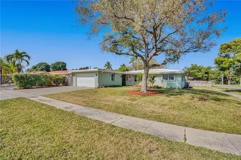 361 SE 8th Ct, Pompano Beach, FL 33060 photo 2
