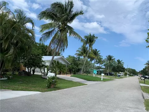 1012 Pottawatomie St, Jupiter, FL 33458 photo 3