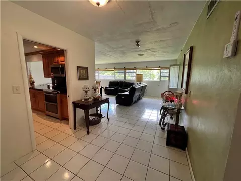 790 W 63rd Dr, Hialeah, FL 33012 photo 4