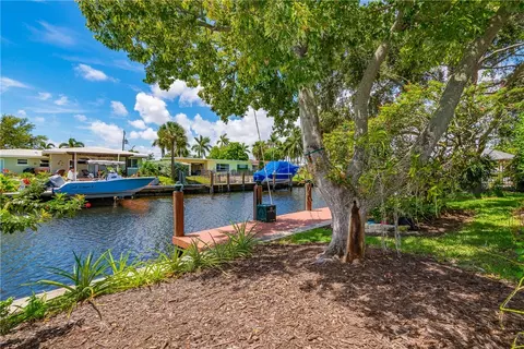 290 SE 9th St, Pompano Beach, FL 33060 photo 13