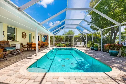 290 SE 9th St, Pompano Beach, FL 33060 photo 2