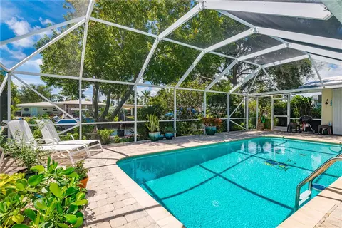 290 SE 9th St, Pompano Beach, FL 33060 photo 4
