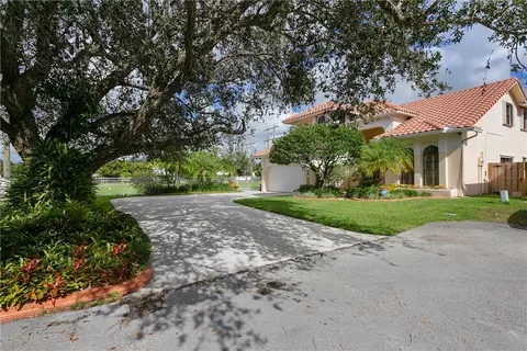 2995 E Budd Dr, Hollywood, FL 33026 photo 1